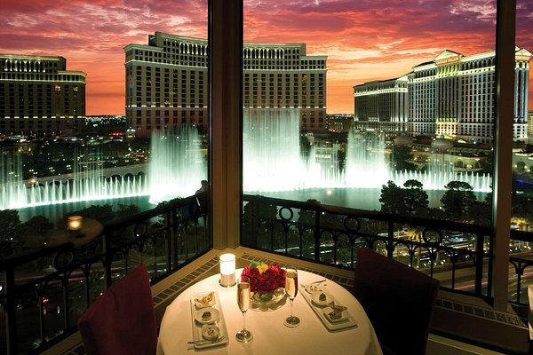 Top Restaurants in Las Vegas: A Culinary Guide